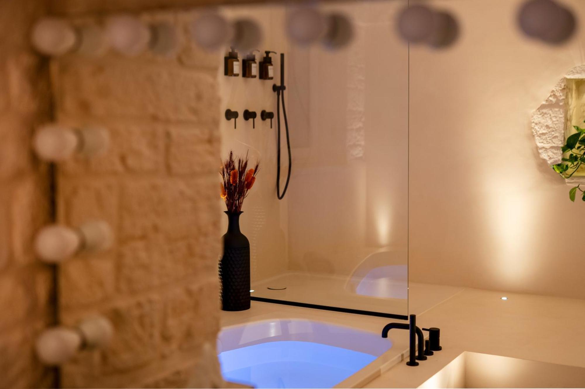 Naiira Luxury Trullo - Jacuzzi And Patio Apartment Alberobello Ngoại thất bức ảnh